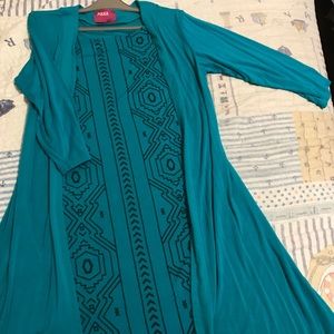 Beautiful long stretchy dress with black design